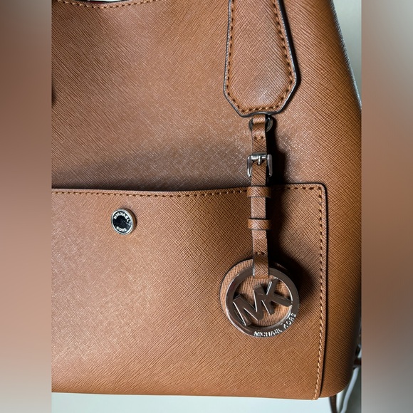 Michael Kors Tan tote bag - Picture 3 of 11